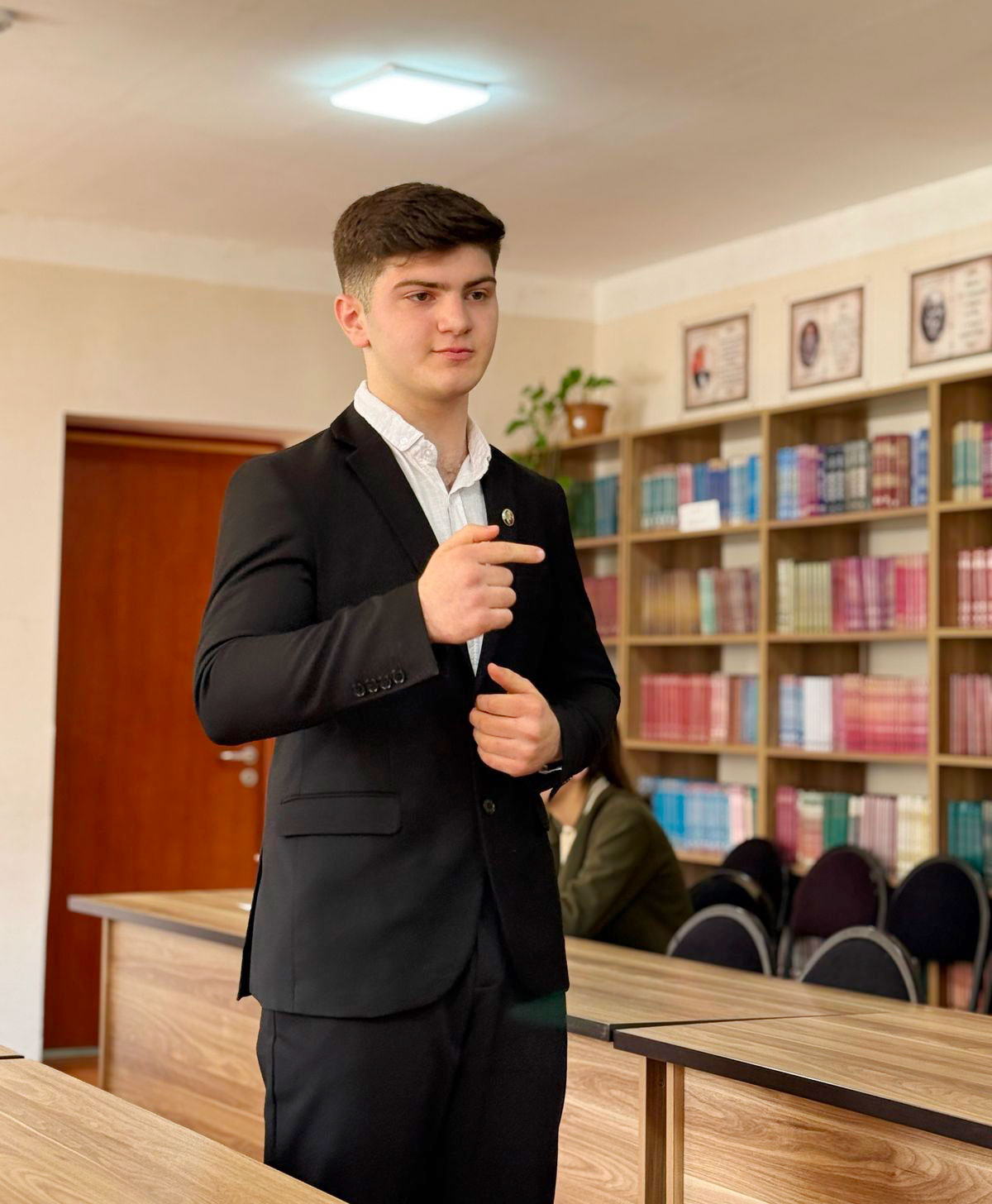 Şagirdlər təqdimatlarla çıxış edir