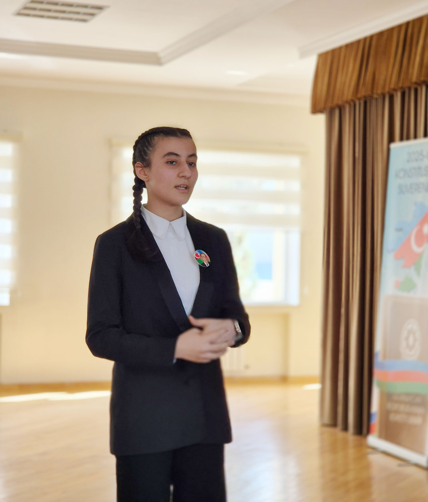 Şagirdlər təqdimatlarla çıxış edir