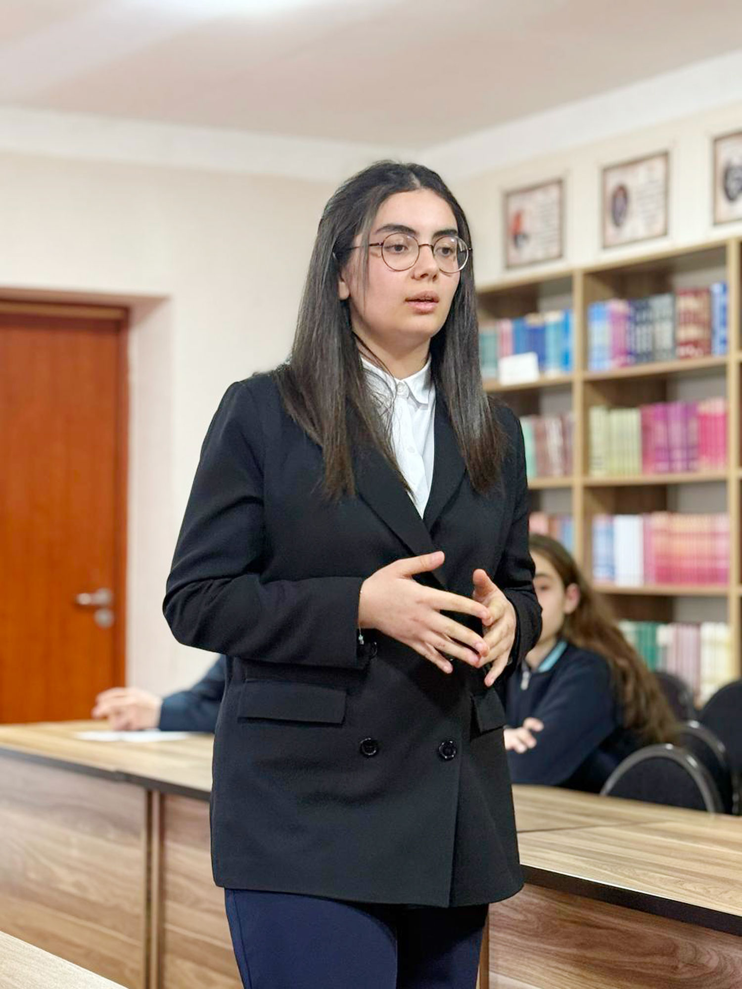 Şagirdlər təqdimatlarla çıxış edir