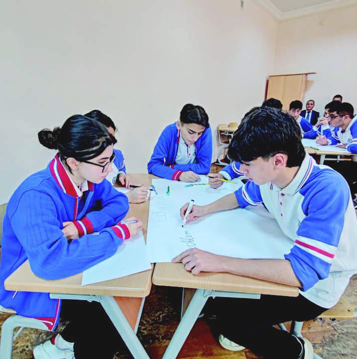 Şagirdlərdə maliyyə savadlılığının artırılması ilə bağlı sinifdənxaric dərs keçirilib