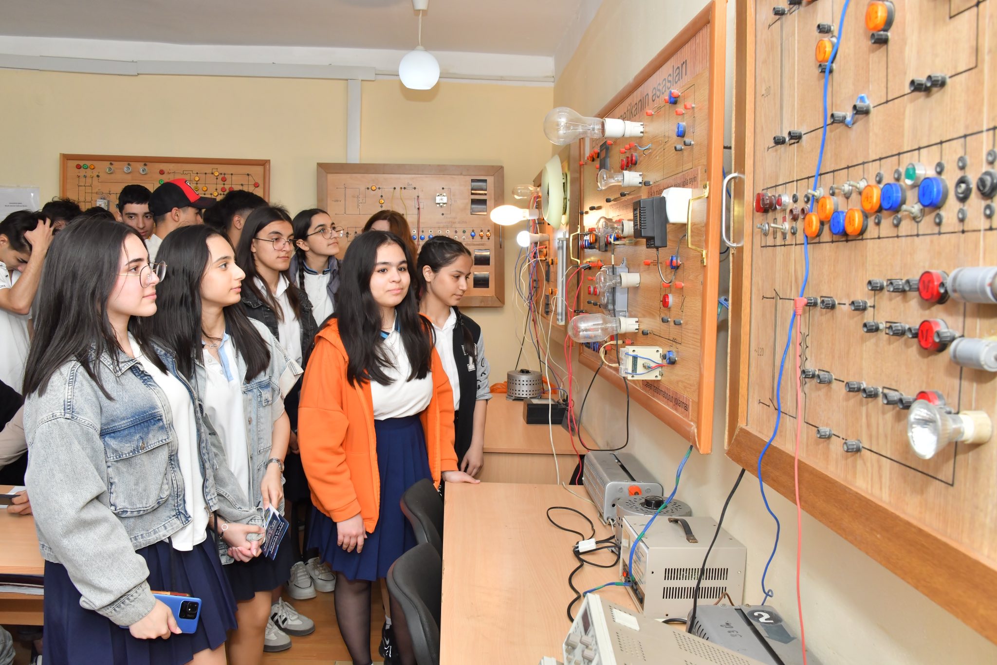 SDU-da yuxarı sinif şagirdləri üçün “Açıq qapı” günləri keçirilir