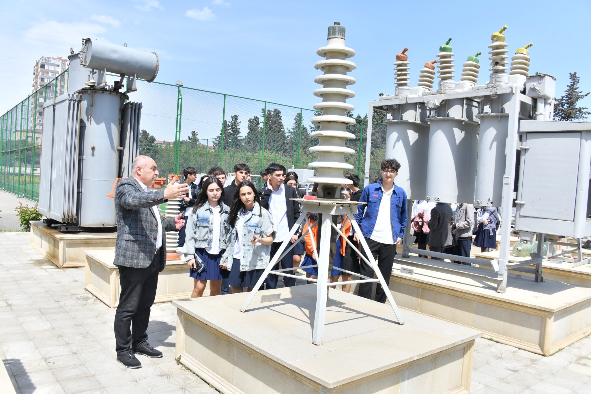 SDU-da yuxarı sinif şagirdləri üçün “Açıq qapı” günləri keçirilir