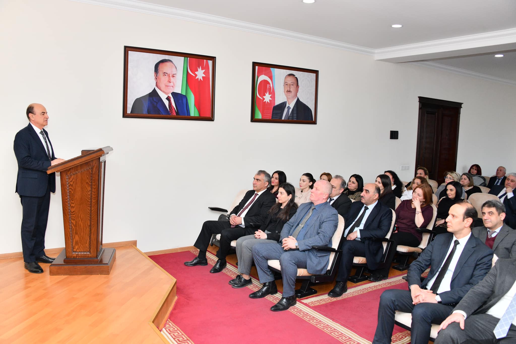 SDU-nun rektor əvəzi kollektivə təqdim olunub