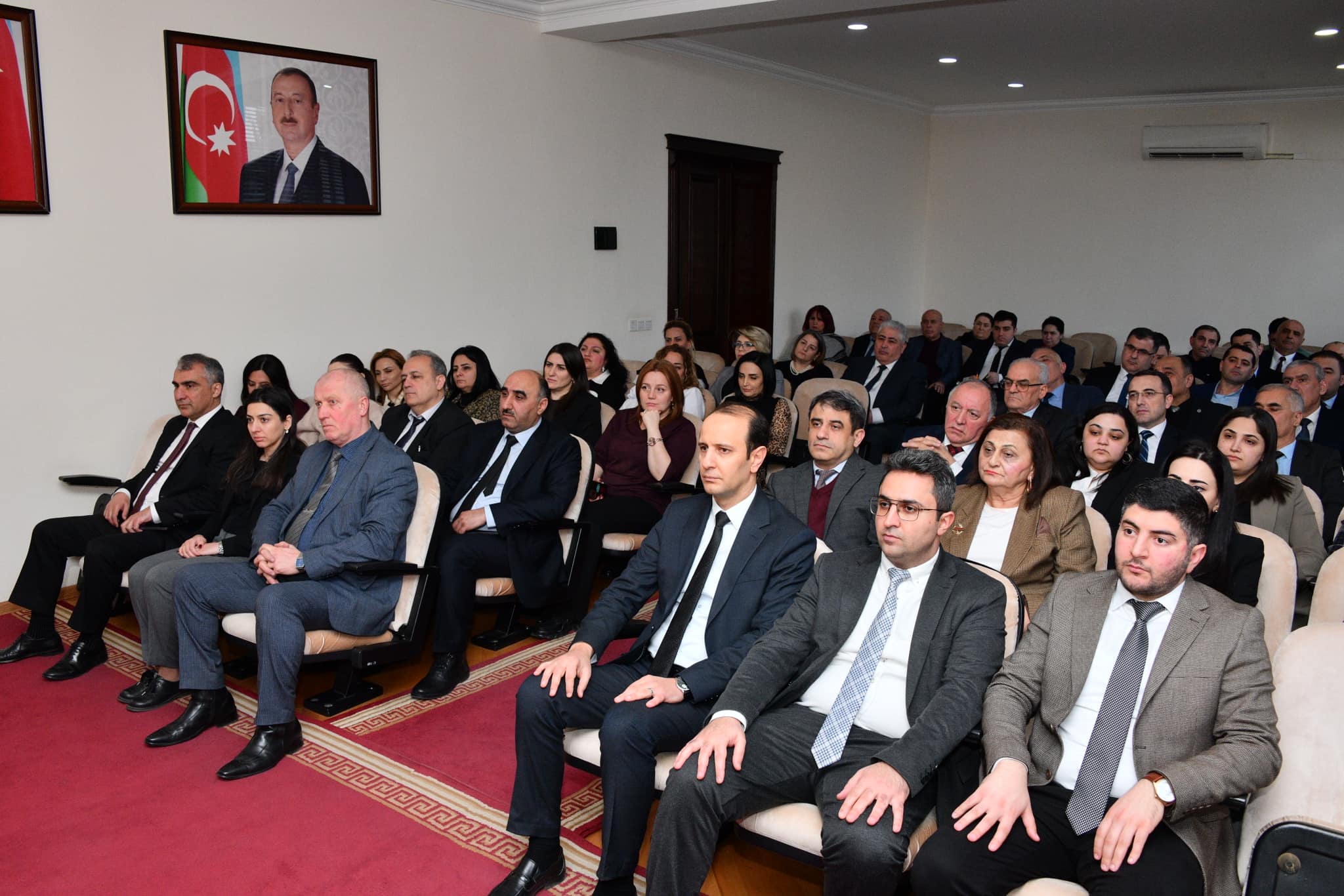 SDU-nun rektor əvəzi kollektivə təqdim olunub