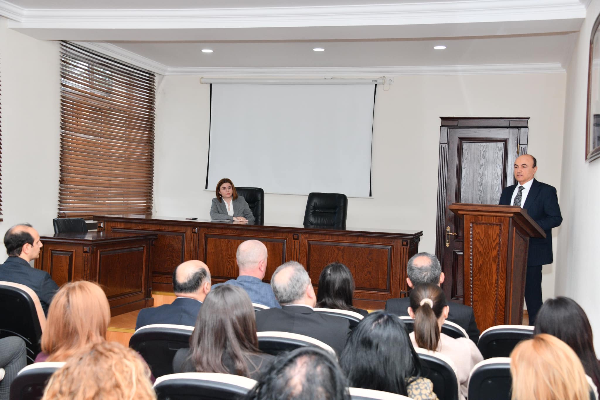 SDU-nun rektor əvəzi kollektivə təqdim olunub