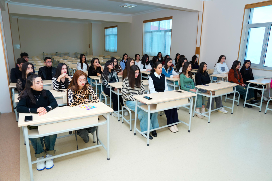 Şəhid ailələrinin üzvləri NDU-da dərs keçiblər