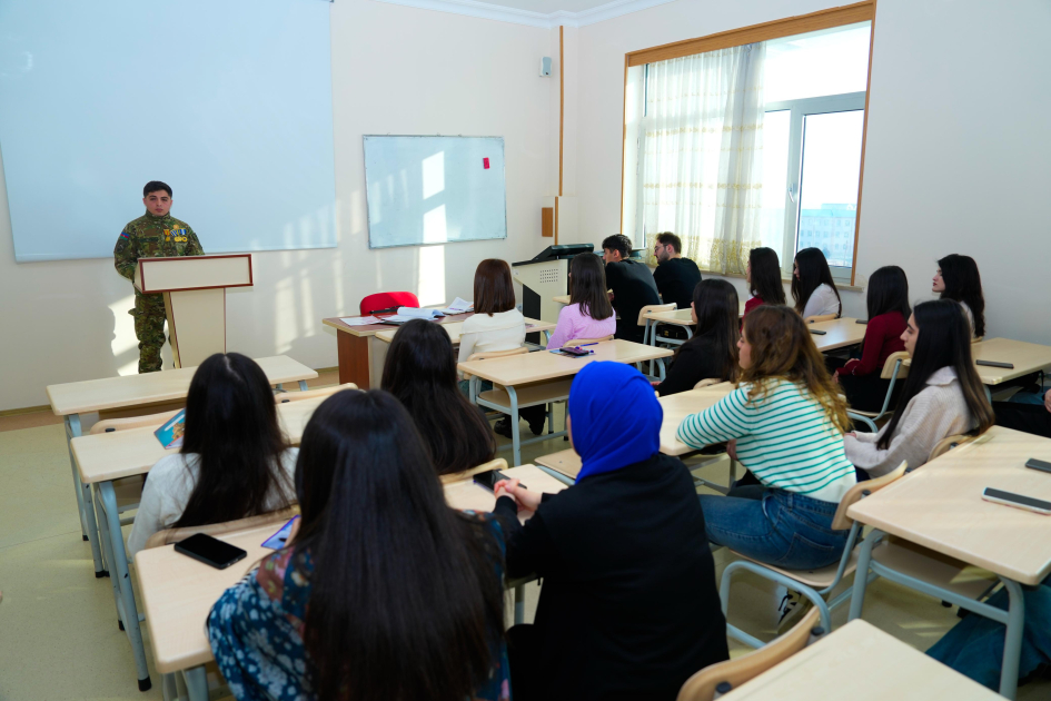 Şəhid ailələrinin üzvləri NDU-da dərs keçiblər