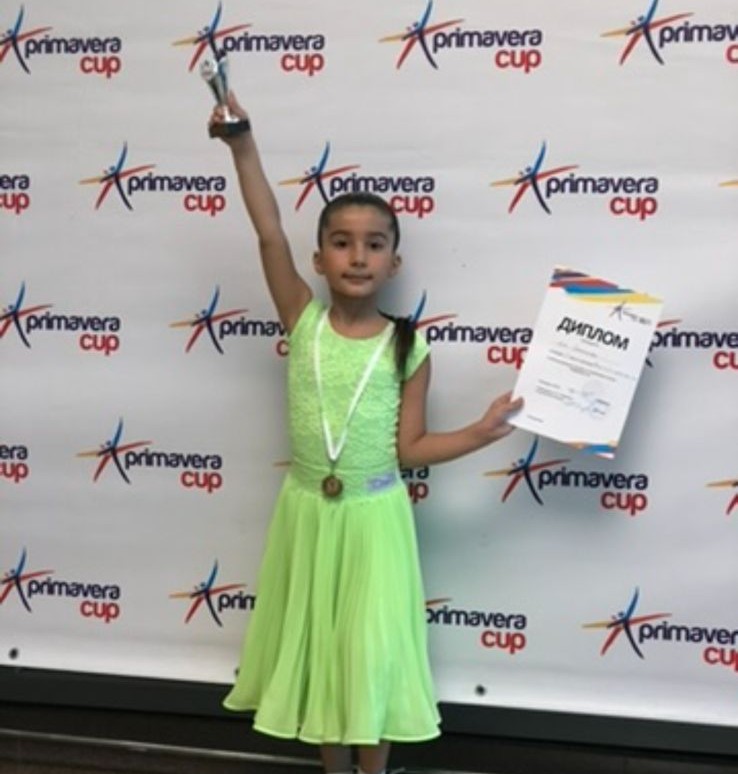 “Səhnəyə çıxanda özümü rahat hiss edirəm” – Ayanın uğur yolu