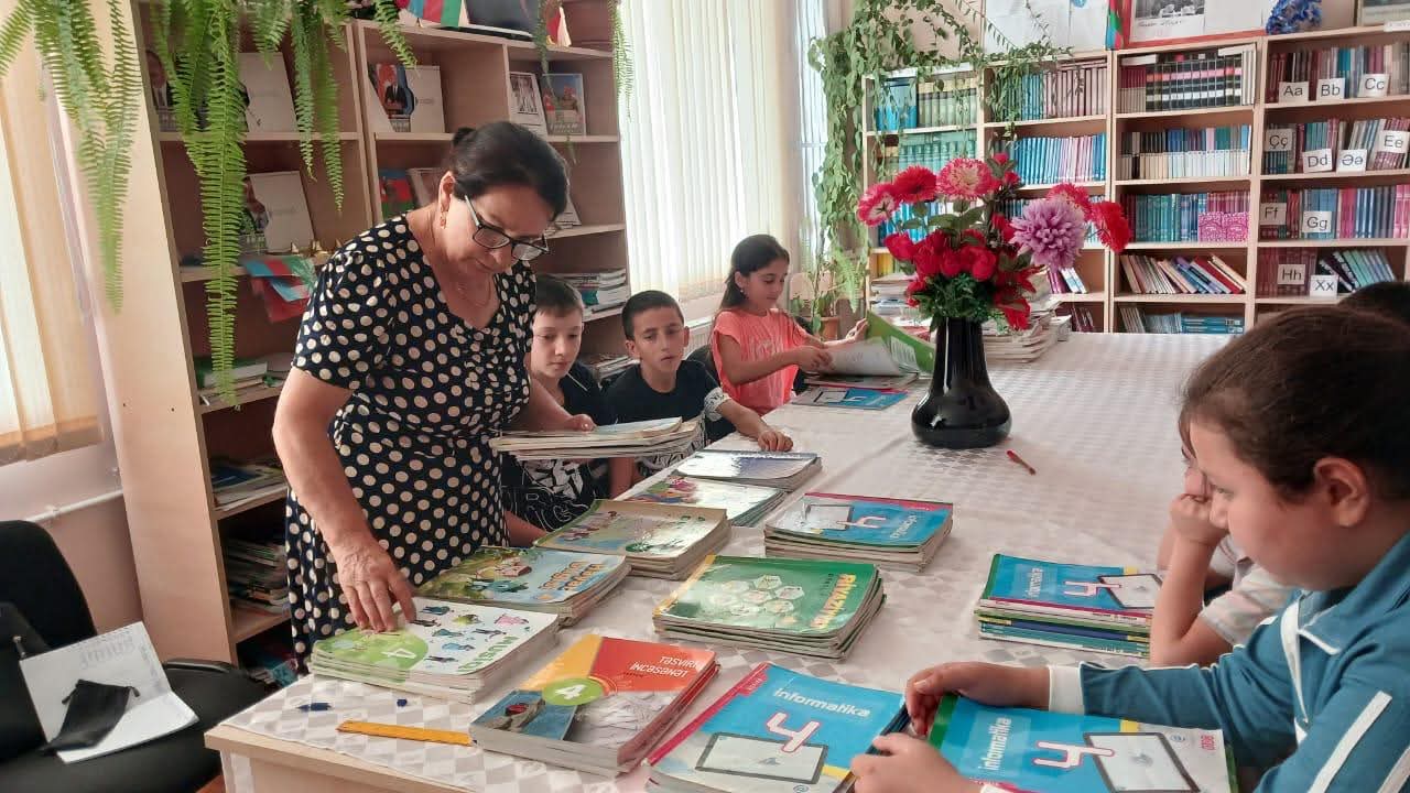 Şəki-Zaqatala regionunun məktəblərinə 363 min nüsxədən çox dərslik çatdırılıb 