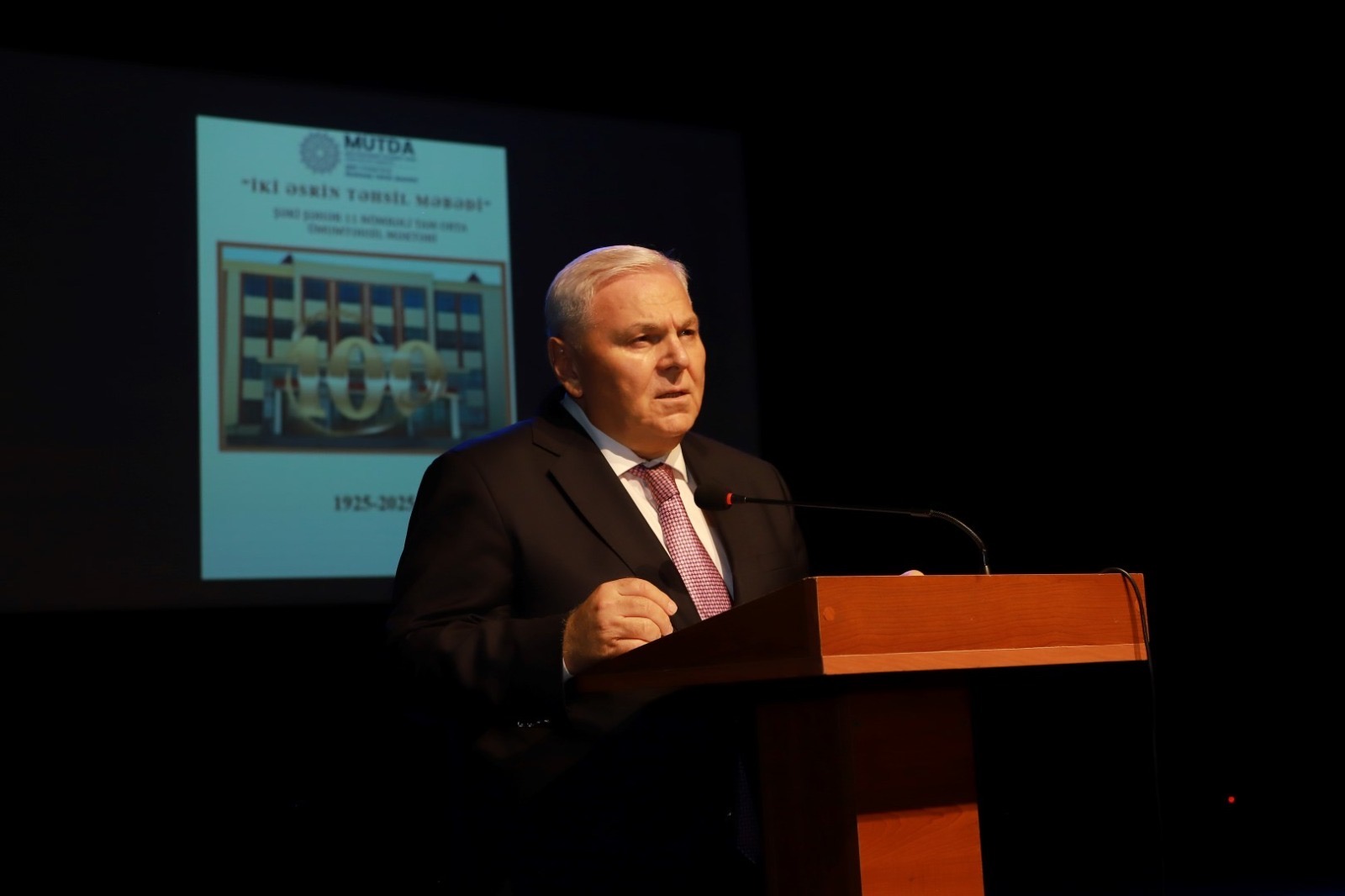 Şəkidə 11 nömrəli tam orta məktəbin 100 yaşı qeyd edildi