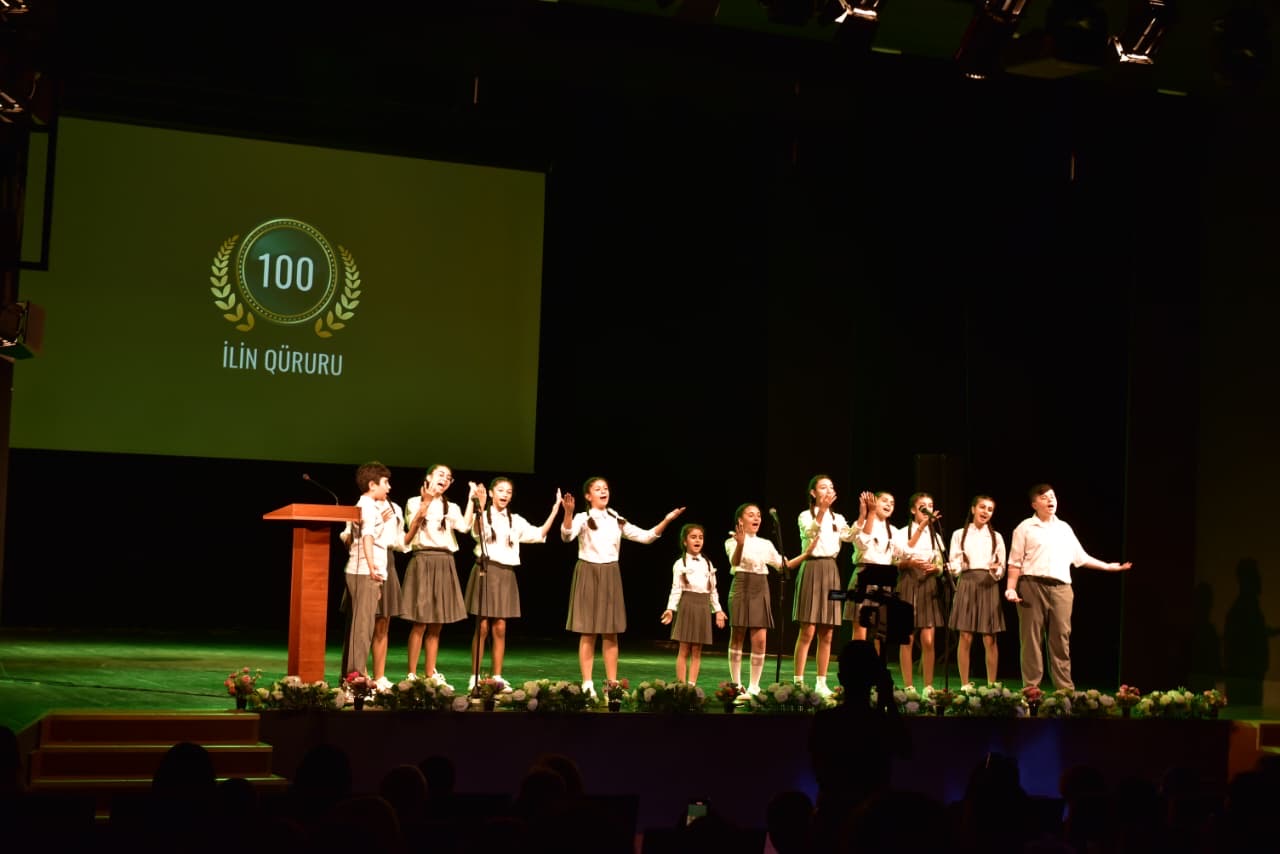 Şəkidə 11 nömrəli tam orta məktəbin 100 yaşı qeyd edildi
