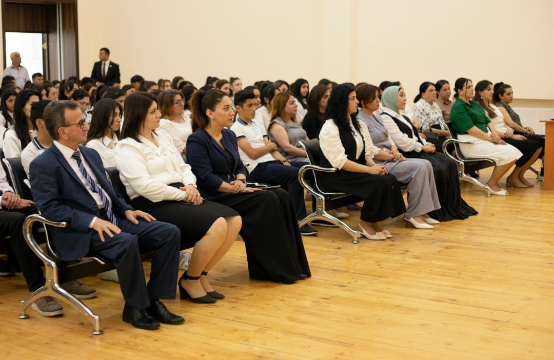 Şəkidə müəllim və şagirdlərlə görüş keçirilib