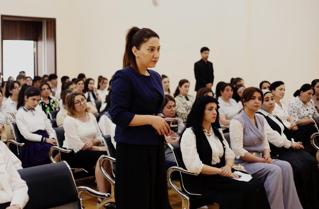 Şəkidə müəllim və şagirdlərlə görüş keçirilib