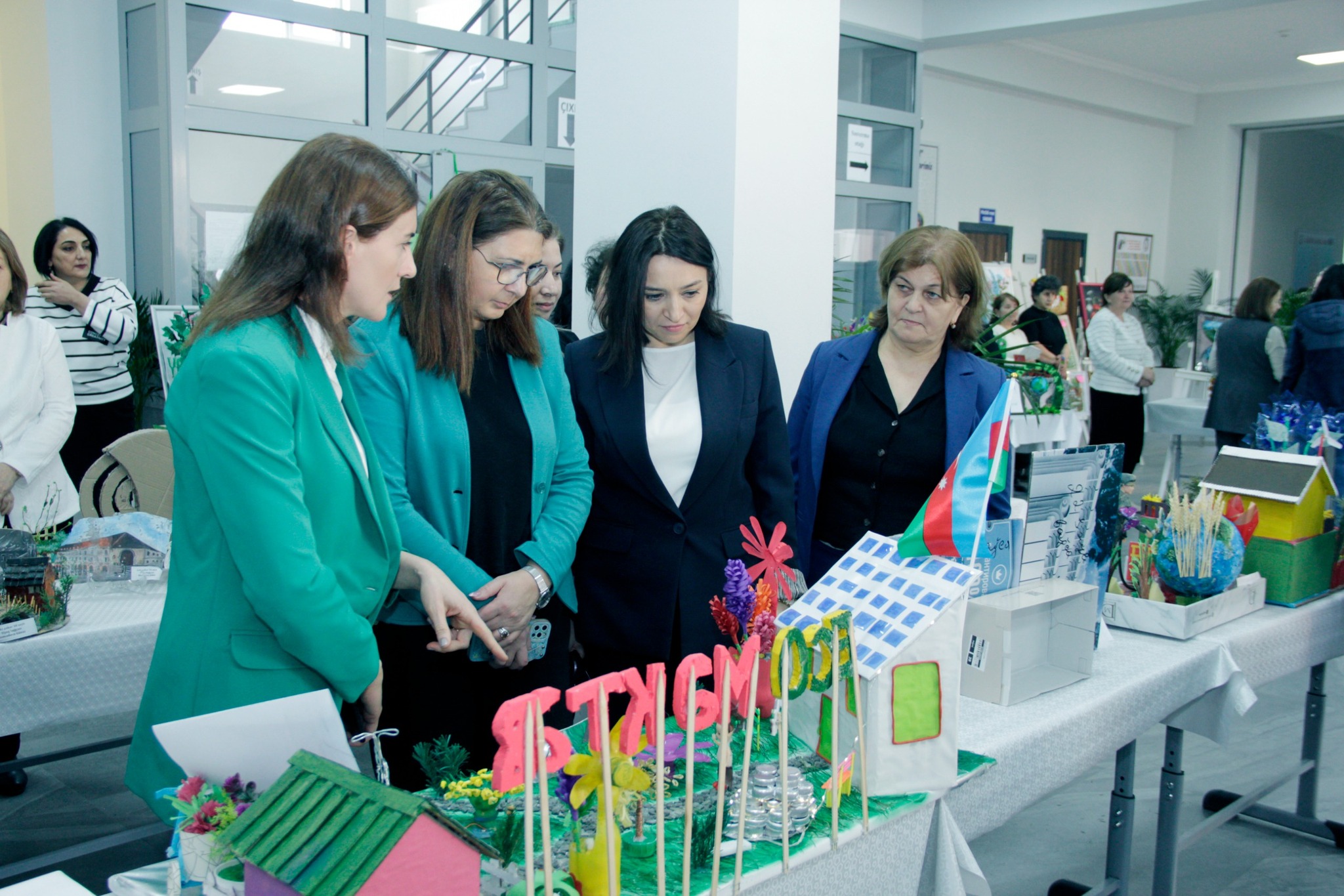 Şəkidə “Tullantılardan İncəsənətə” adlı sərginin qalibləri mükafatlandırılıb