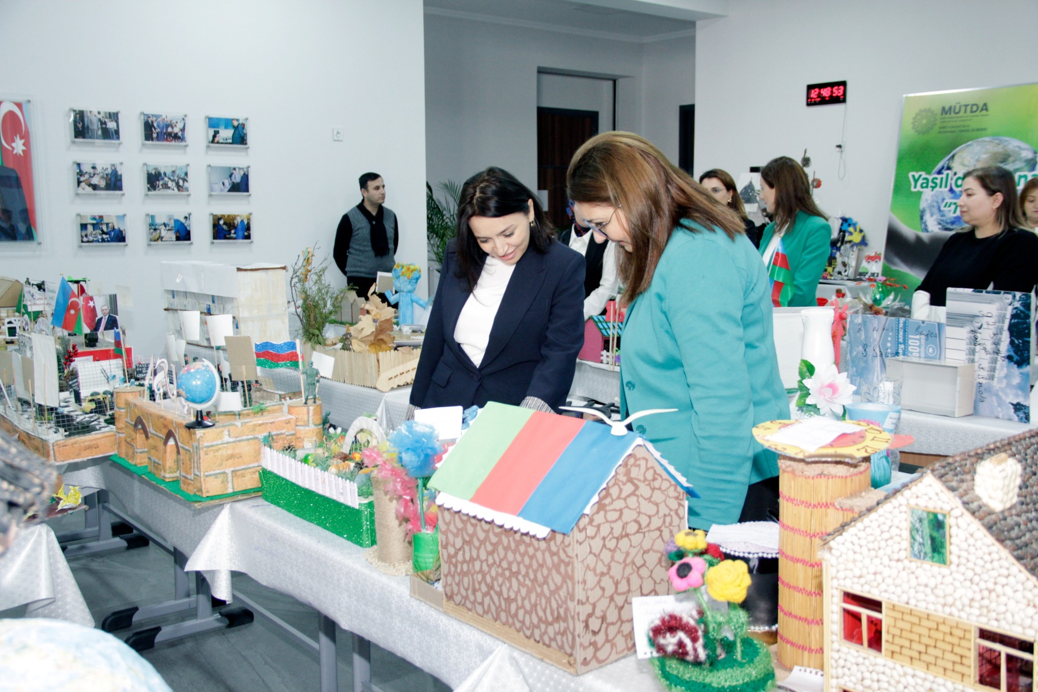 Şəkidə “Tullantılardan İncəsənətə” adlı sərginin qalibləri mükafatlandırılıb