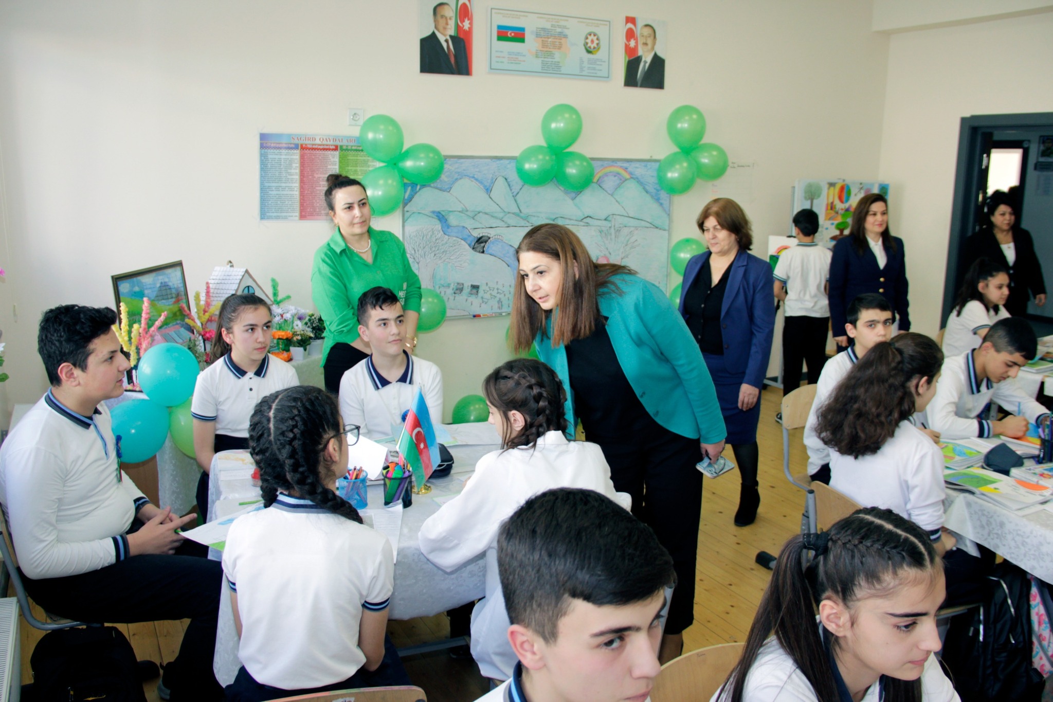 Şəkidə “Tullantılardan İncəsənətə” adlı sərginin qalibləri mükafatlandırılıb