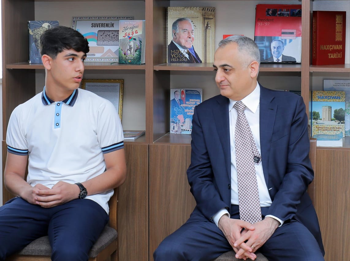 Səlahiyyətli nümayəndə istedadlı şagirdlərlə görüşüb