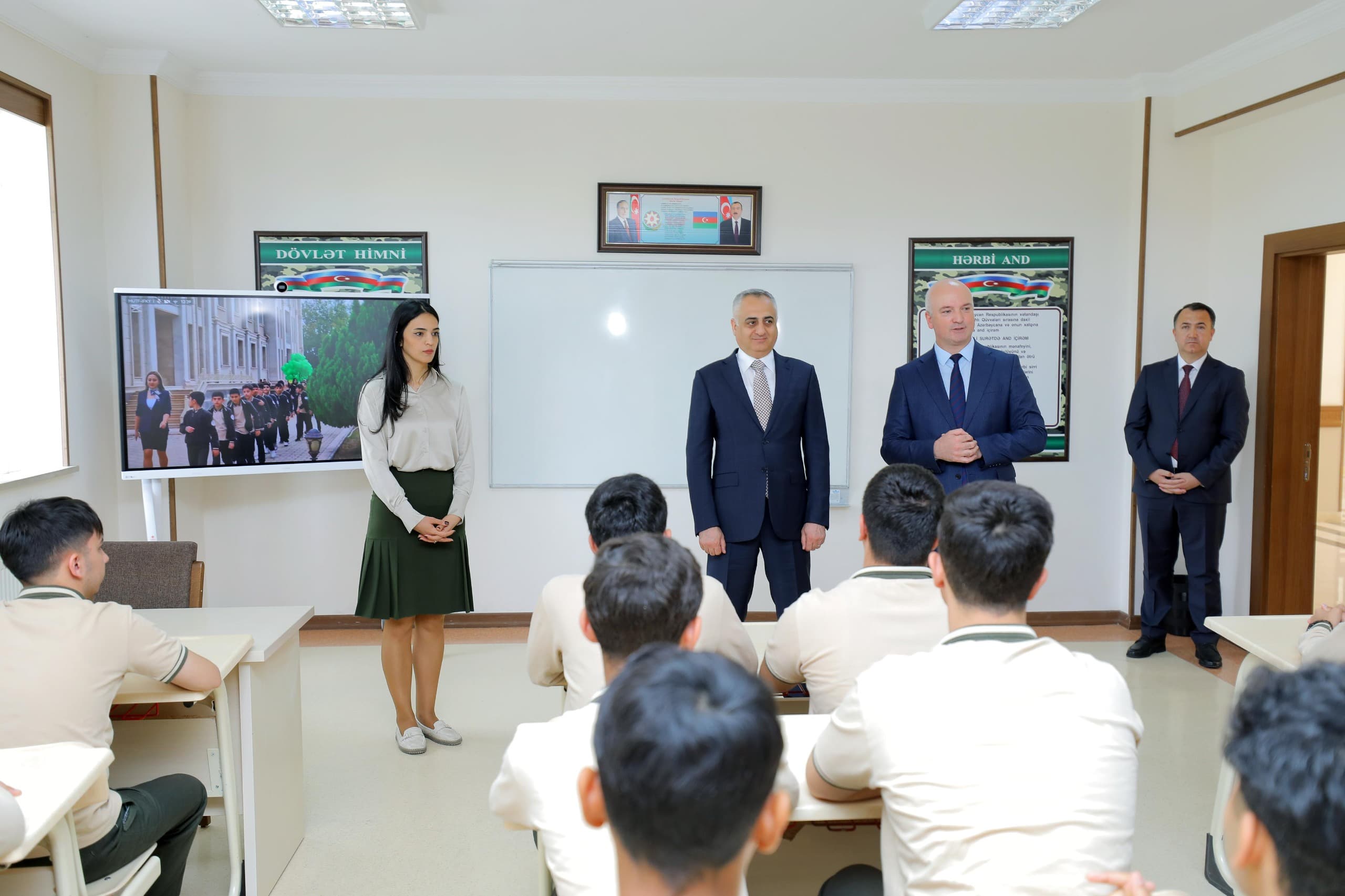 Səlahiyyətli nümayəndə istedadlı şagirdlərlə görüşüb