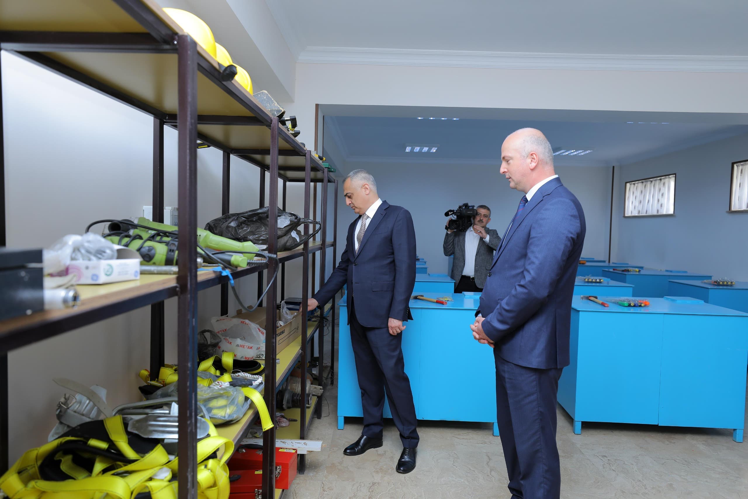 Səlahiyyətli nümayəndə istedadlı şagirdlərlə görüşüb