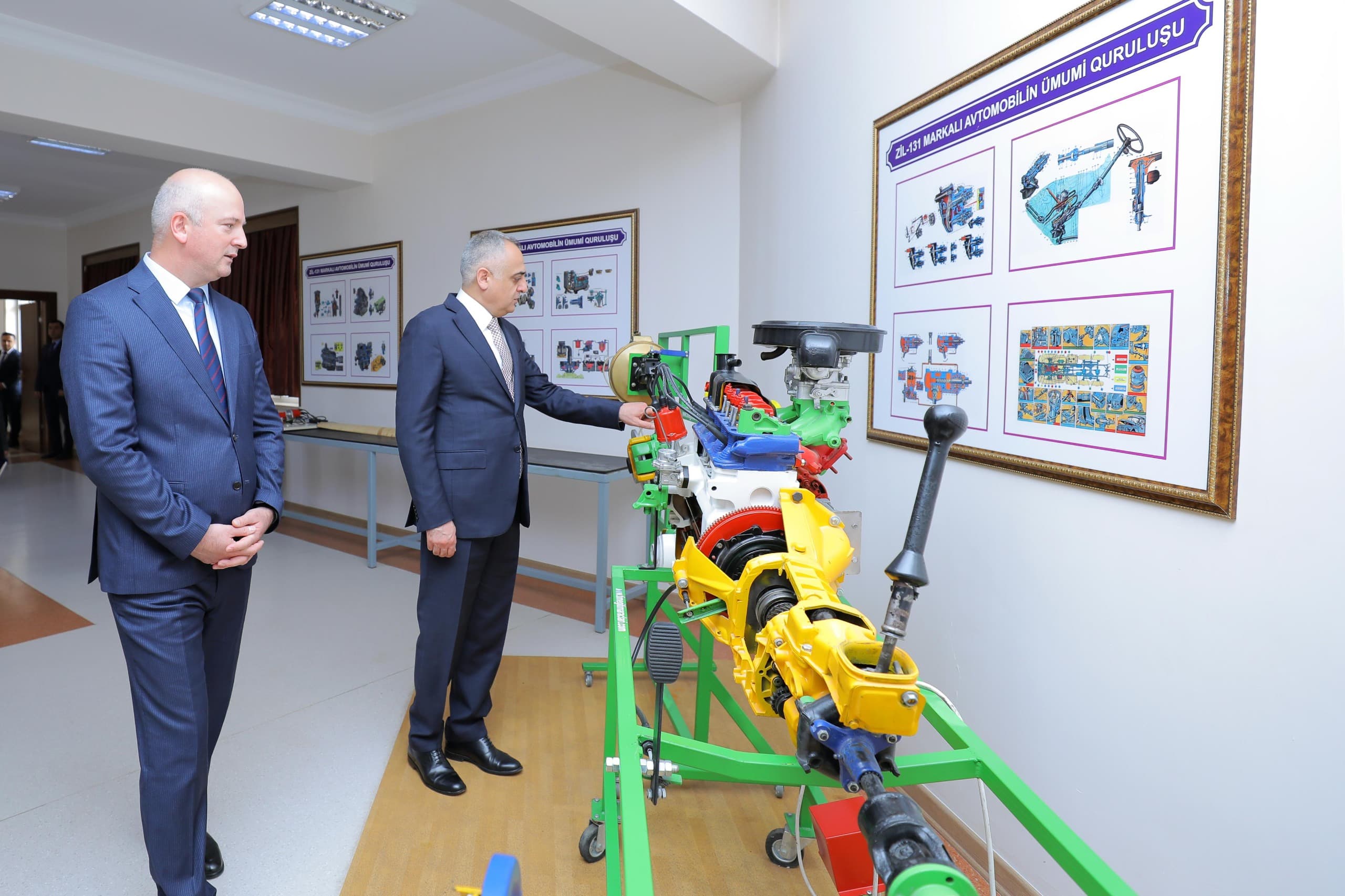 Səlahiyyətli nümayəndə istedadlı şagirdlərlə görüşüb