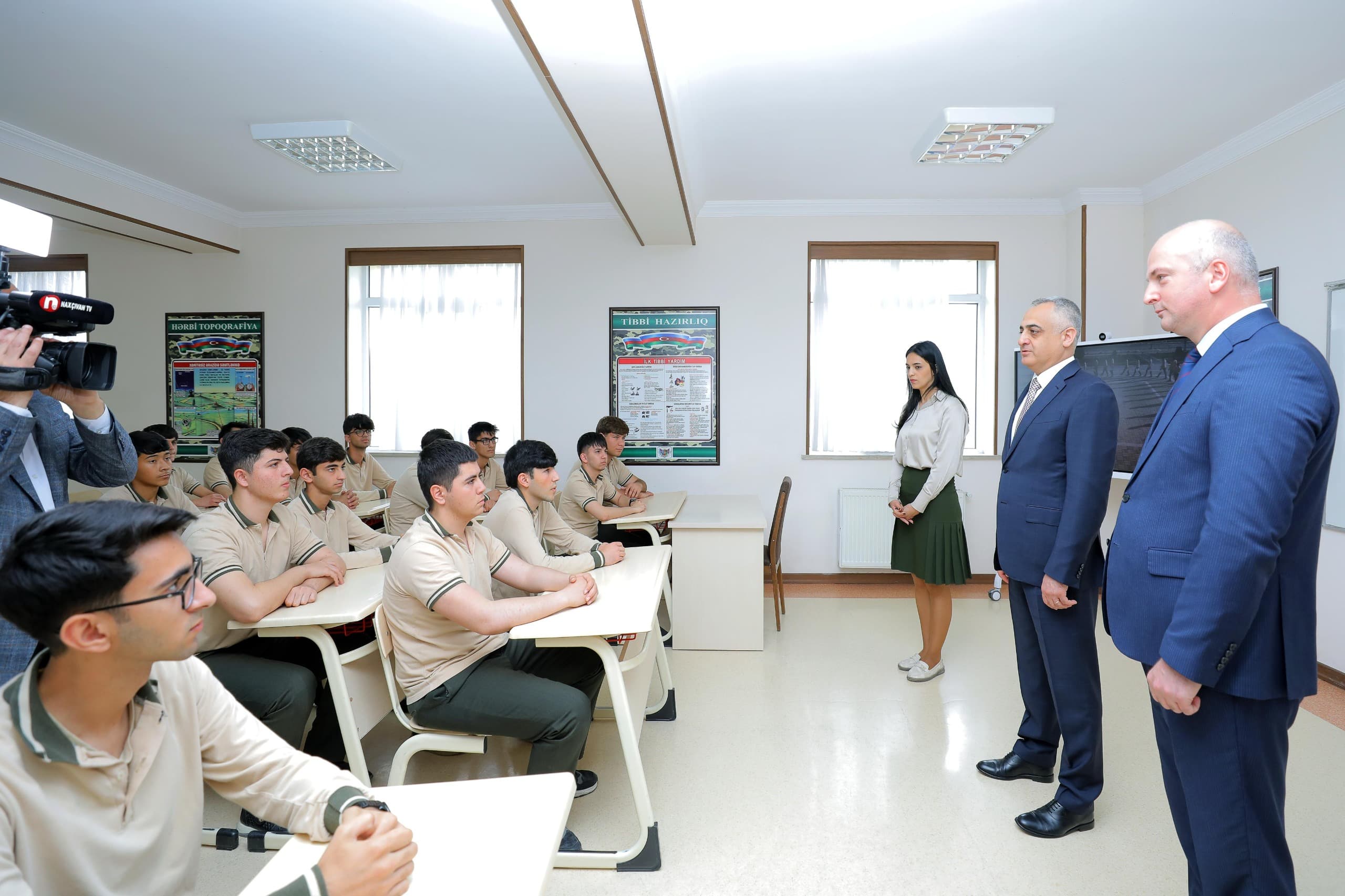 Səlahiyyətli nümayəndə istedadlı şagirdlərlə görüşüb