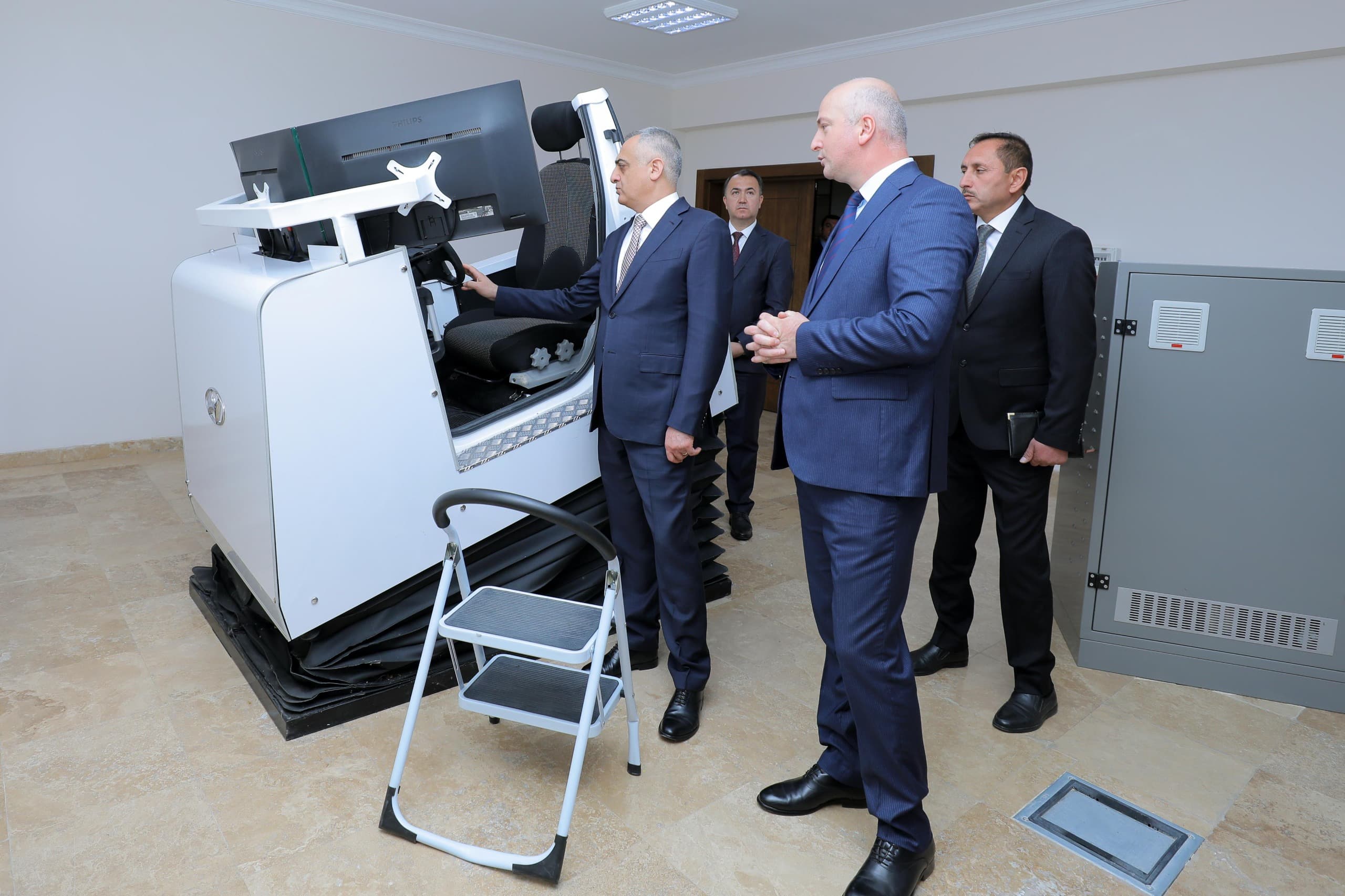 Səlahiyyətli nümayəndə istedadlı şagirdlərlə görüşüb