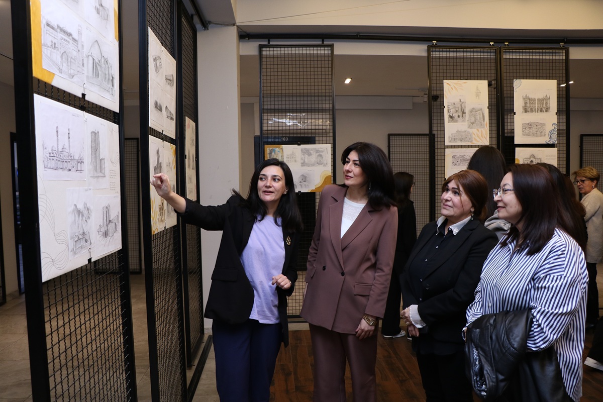 Sərgi salonunda “From Past to Future” adlı hesabat sərgisi açılıb 