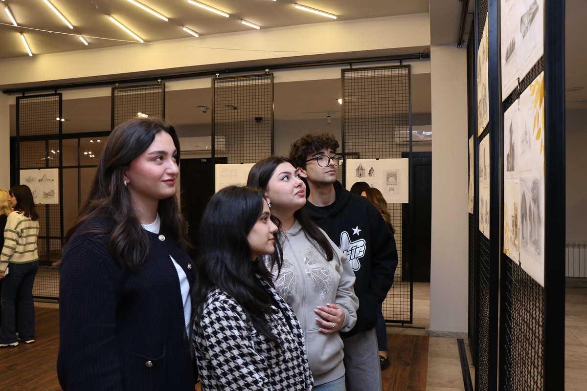 Sərgi salonunda “From Past to Future” adlı hesabat sərgisi açılıb