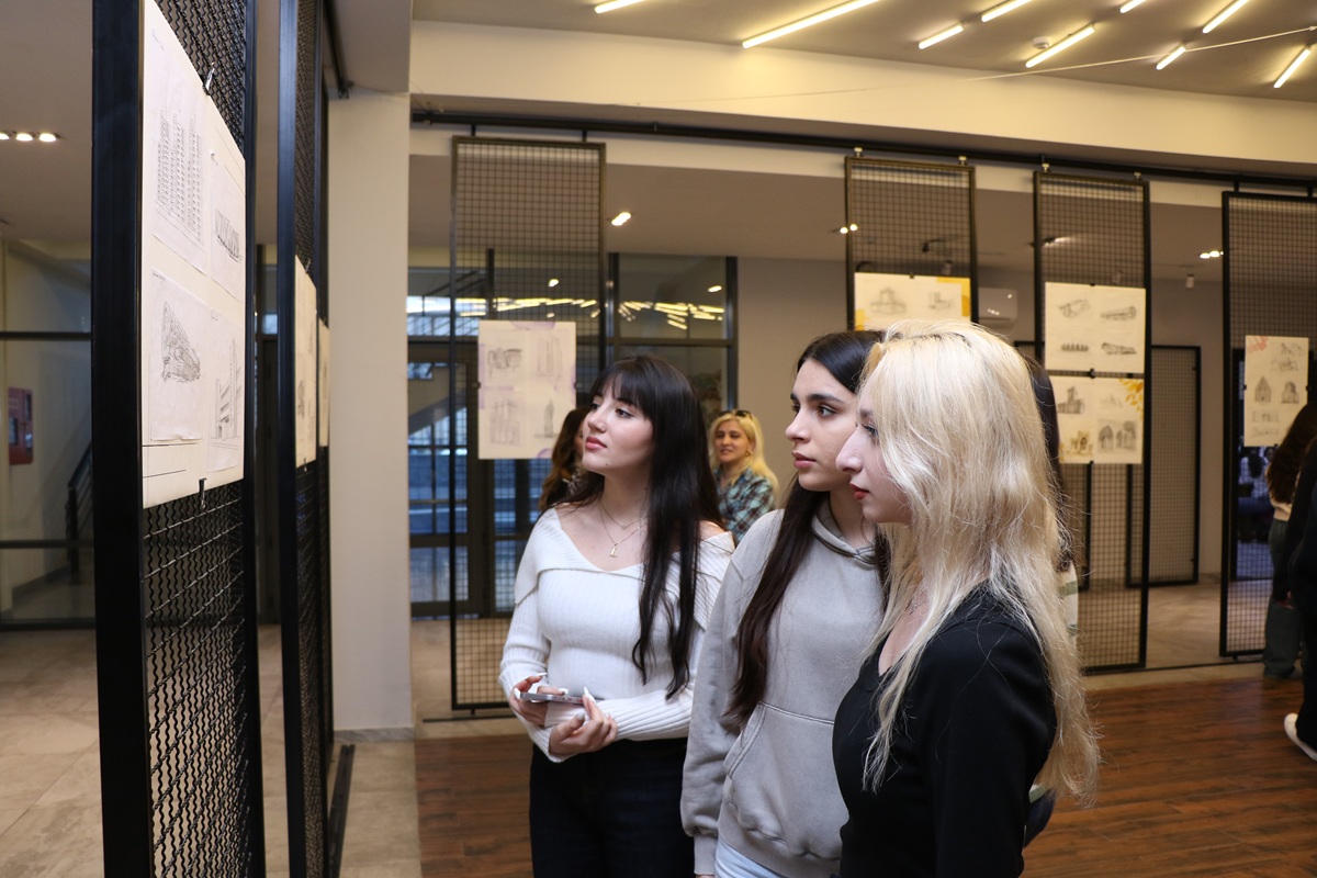 Sərgi salonunda “From Past to Future” adlı hesabat sərgisi açılıb