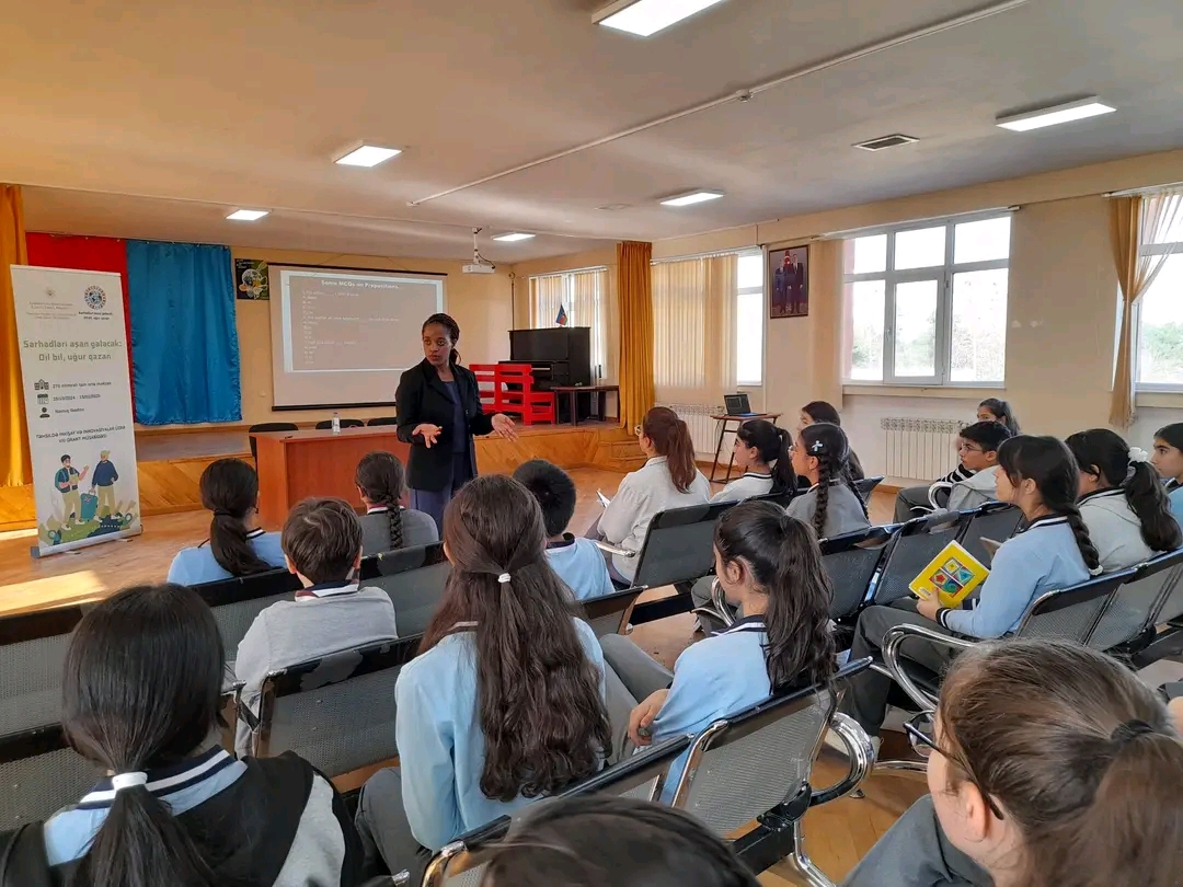 "Sərhədləri aşan gələcək: dil bil, uğur qazan" layihəsi çərçivəsində ingilis dili dərsləri davam edir 