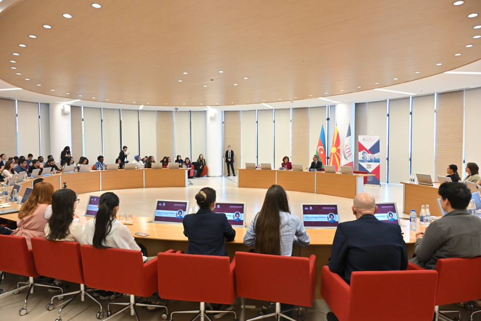 Şimali Makedoniya Prezidenti ADA Universitetində tələbələrlə görüşüb 