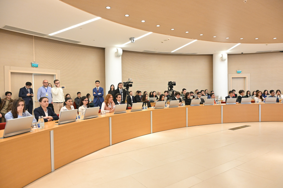 Şimali Makedoniya Prezidenti ADA Universitetində tələbələrlə görüşüb