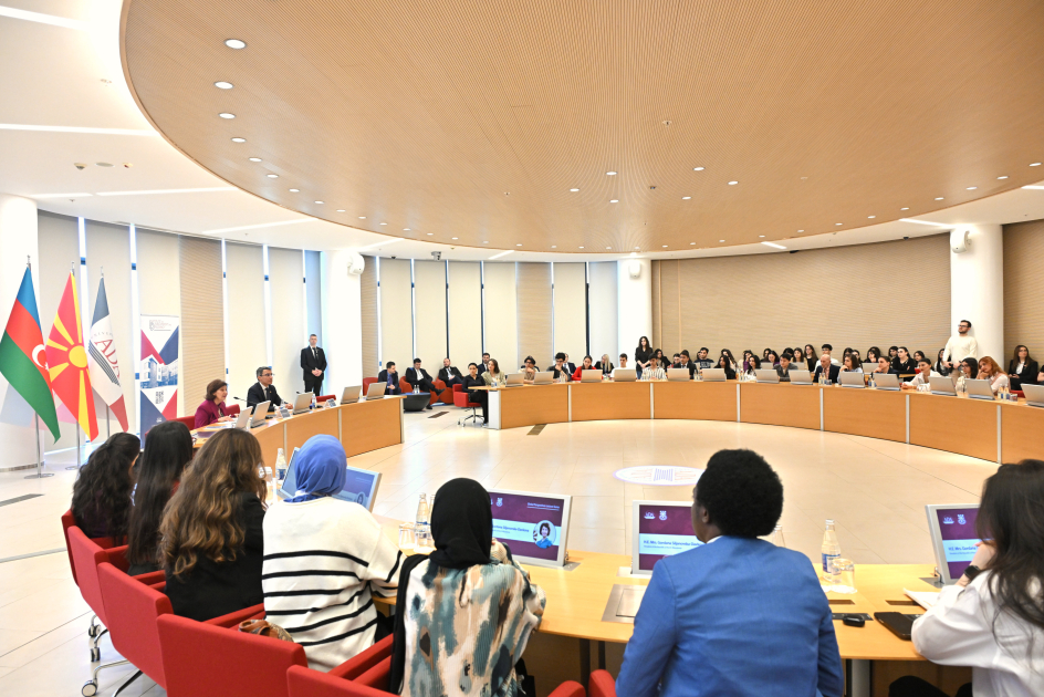 Şimali Makedoniya Prezidenti ADA Universitetində tələbələrlə görüşüb