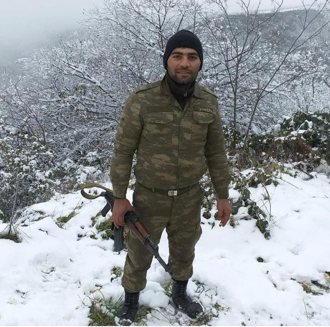 Sinifdə də, səngərdə də qəhrəman müəllim  