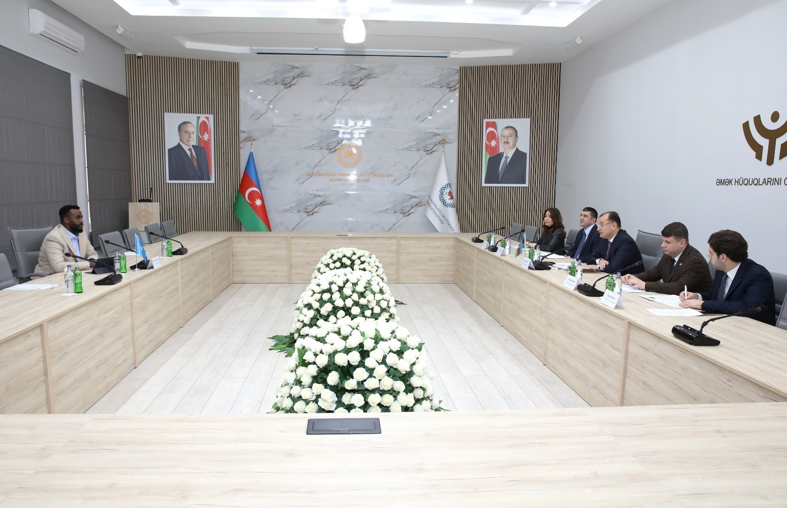 Somali Həmkarlar İttifaqları Konqresinin prezidenti AHİK-də rəsmi görüşlər keçirib 