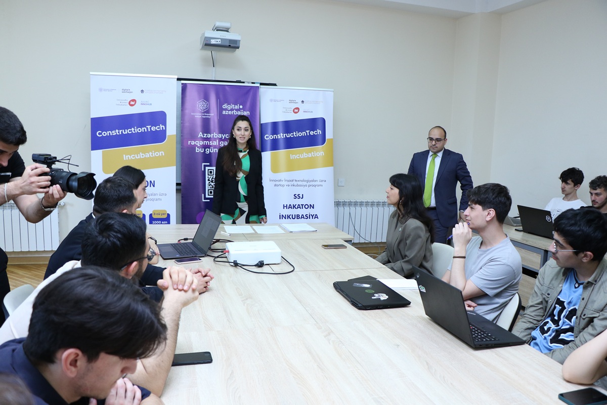 Startap yolunda ilk addım: Gənclər hakatonda bacarığını nümayiş etdirir