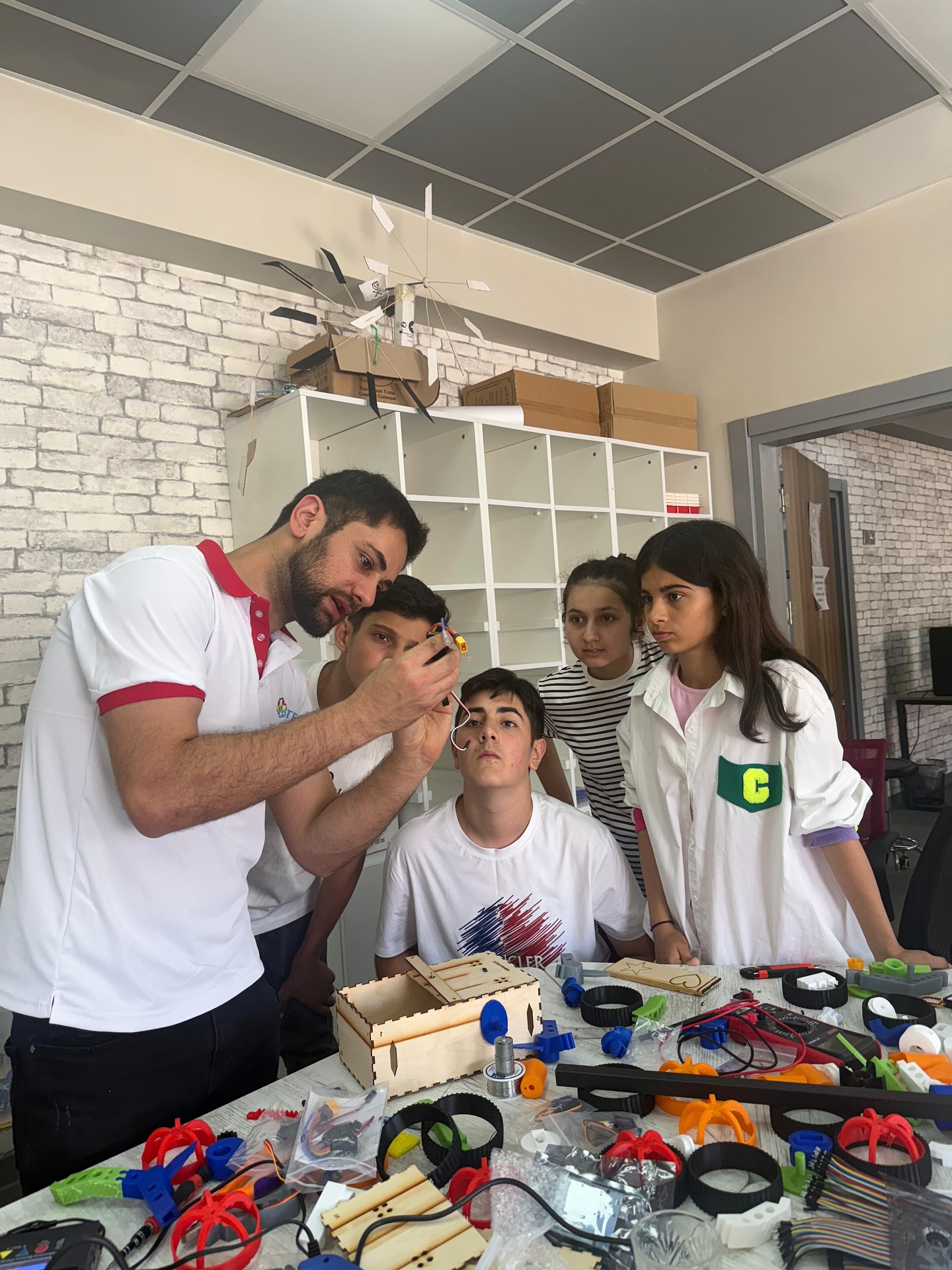 STEAM Mərkəzində məktəblilər üçün maarifləndirici təlim keçirilib