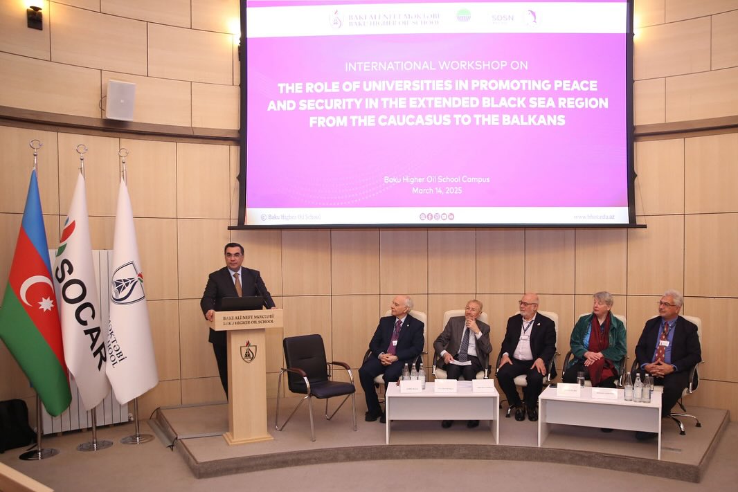 Sülhün təşviqində universitetlərin rolu müzakirə edilib 