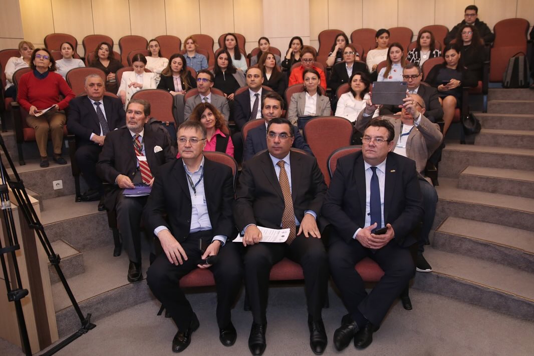 Sülhün təşviqində universitetlərin rolu müzakirə edilib