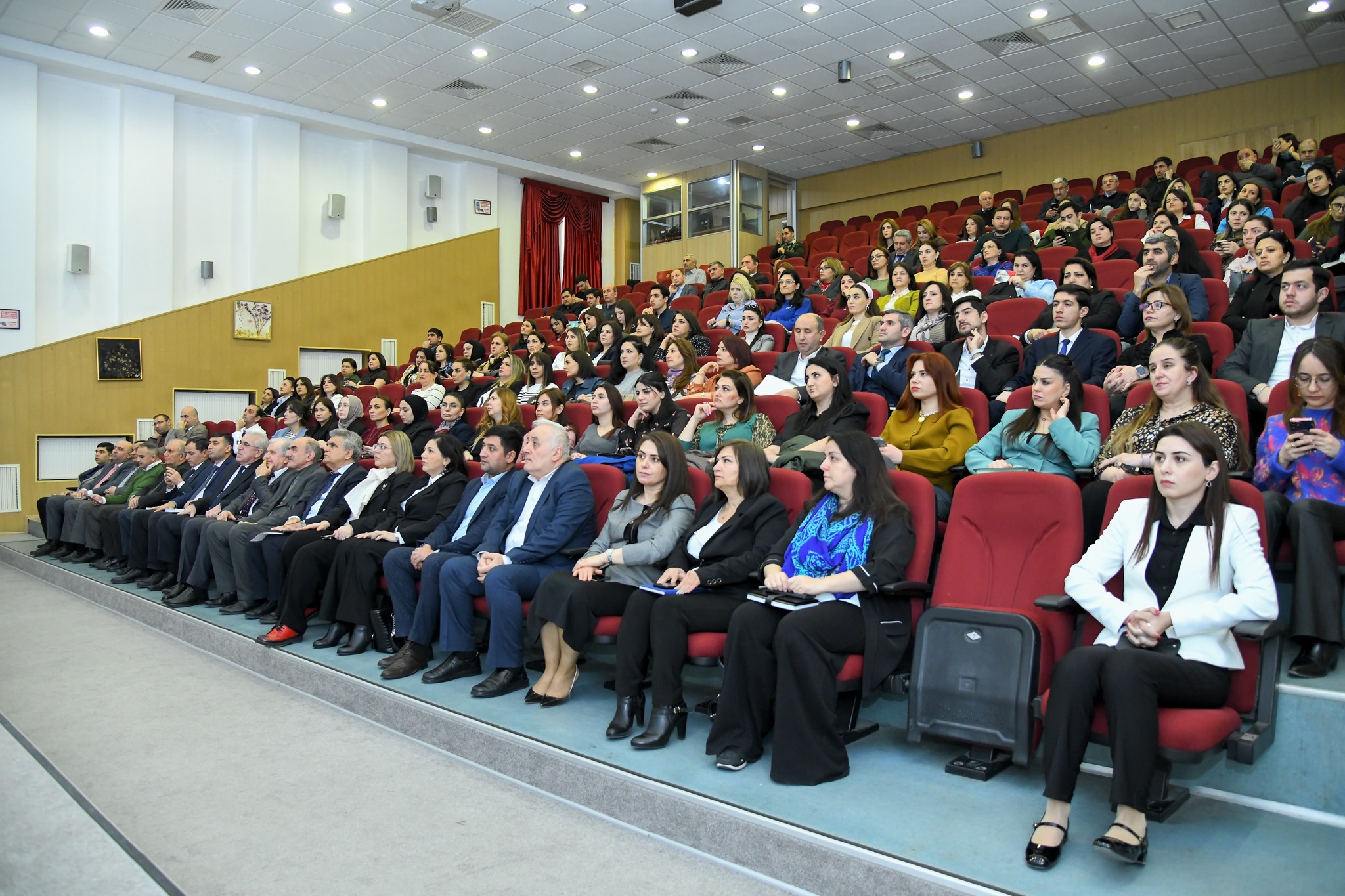 Süni intellekt aləti ilə tədqiqat bacarıqlarının inkişafı mövzusunda infosessiya keçirilib 