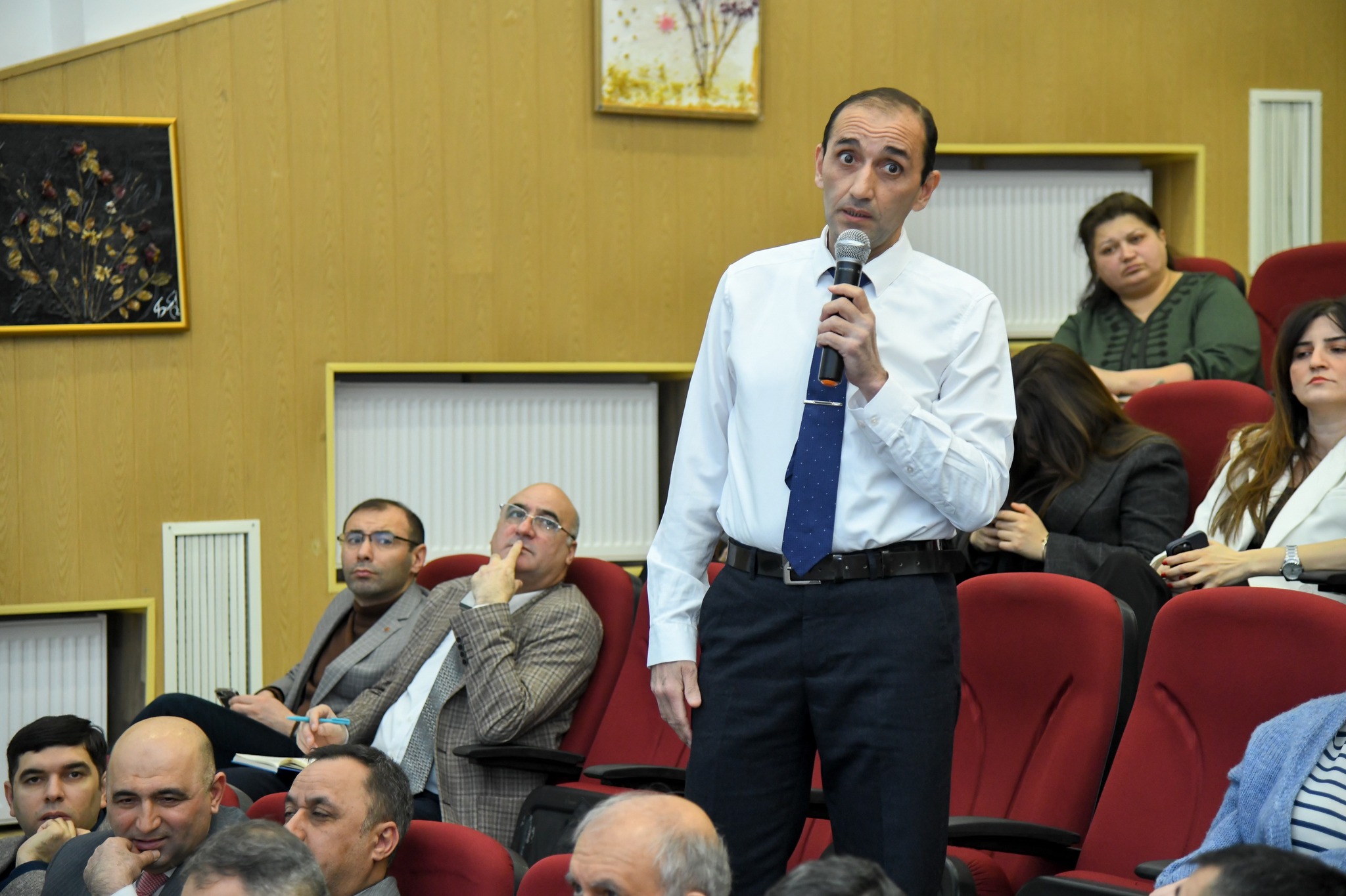 Süni intellekt aləti ilə tədqiqat bacarıqlarının inkişafı mövzusunda infosessiya keçirilib