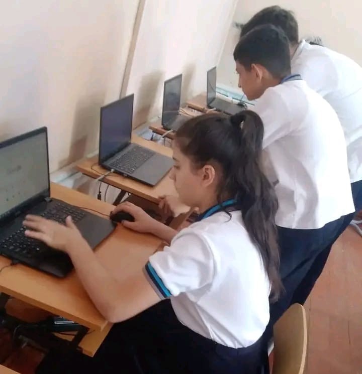 Süni intellekt sinif otağında – Müəllimlər ondan necə istifadə edirlər?