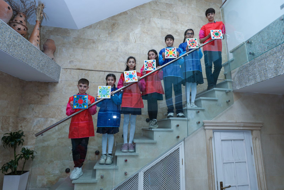 Suraxanı məktəbliləri “Ədibin Evi”ndə xalçaçılıq irsimizlə tanış olublar 