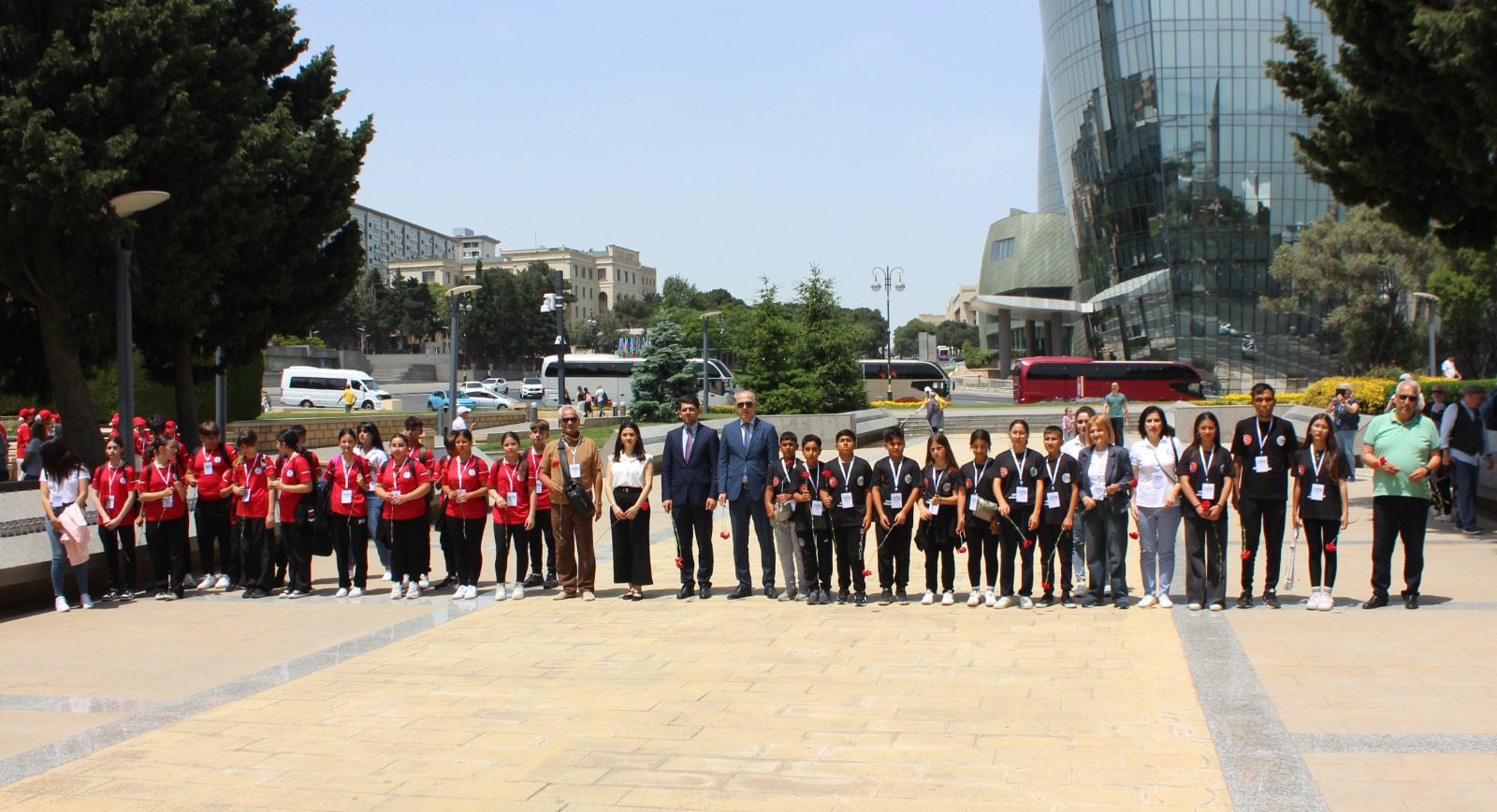 Şuşa festivalının iştirakçıları Fəxri xiyabanda və Şəhidlər xiyabanında olublar