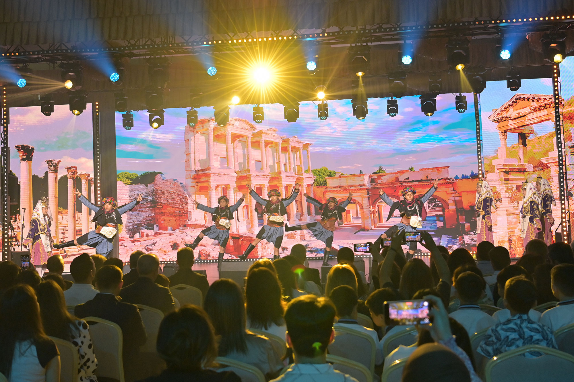 Şuşada beynəlxalq uşaq yaradıcılıq festivalı keçirilib