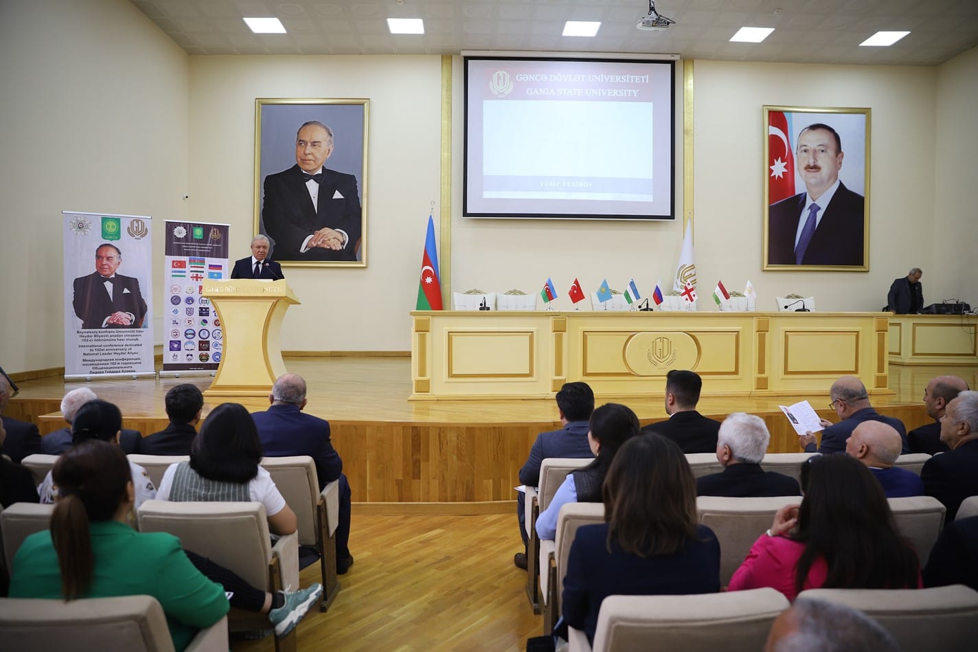 “Təbiət və sosial elmlər sahəsində qlobal çağırışlar” mövzusunda konfrans keçirilib 