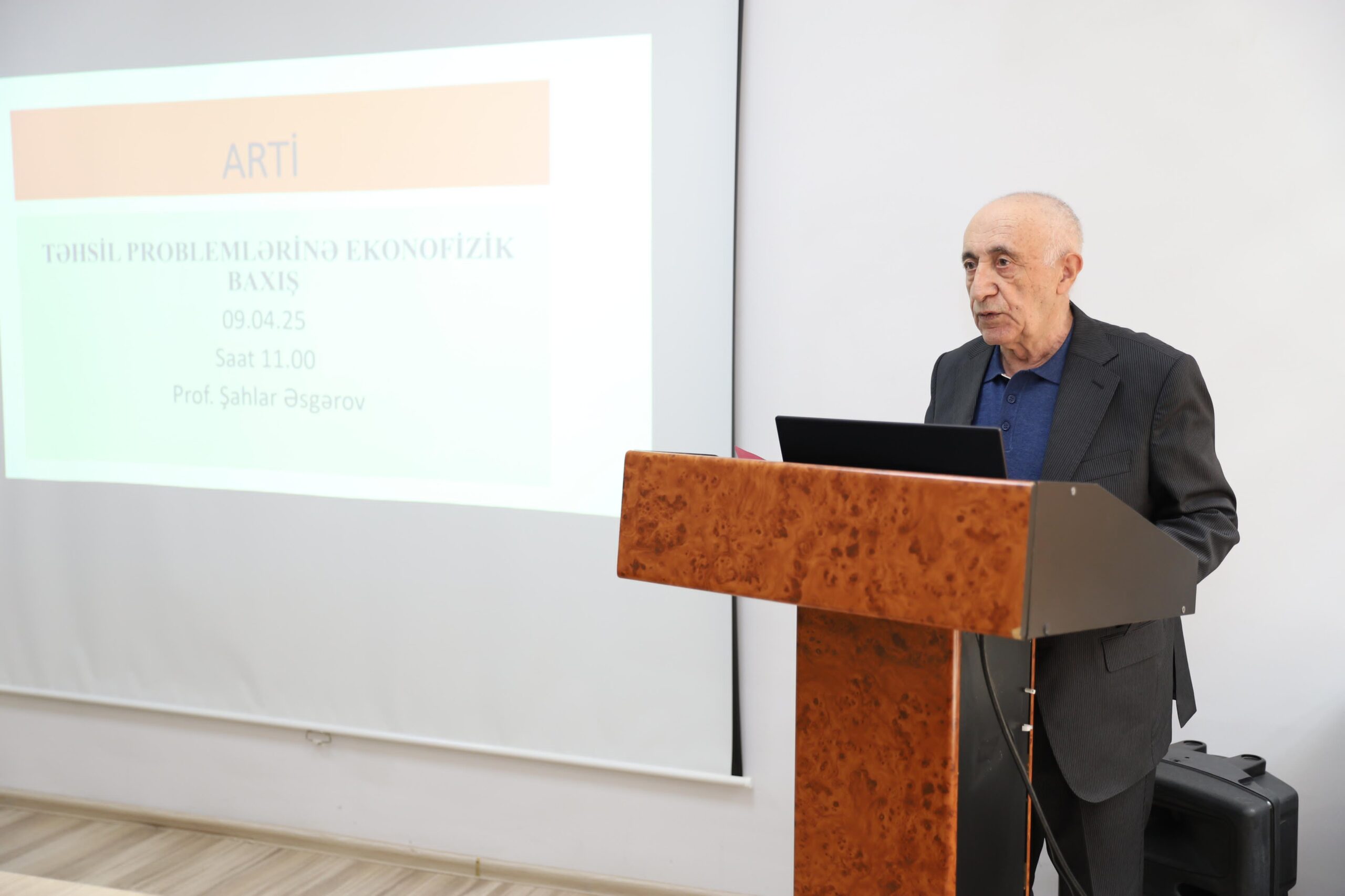 Təhsil İnstitutunda elmi seminar keçirilib