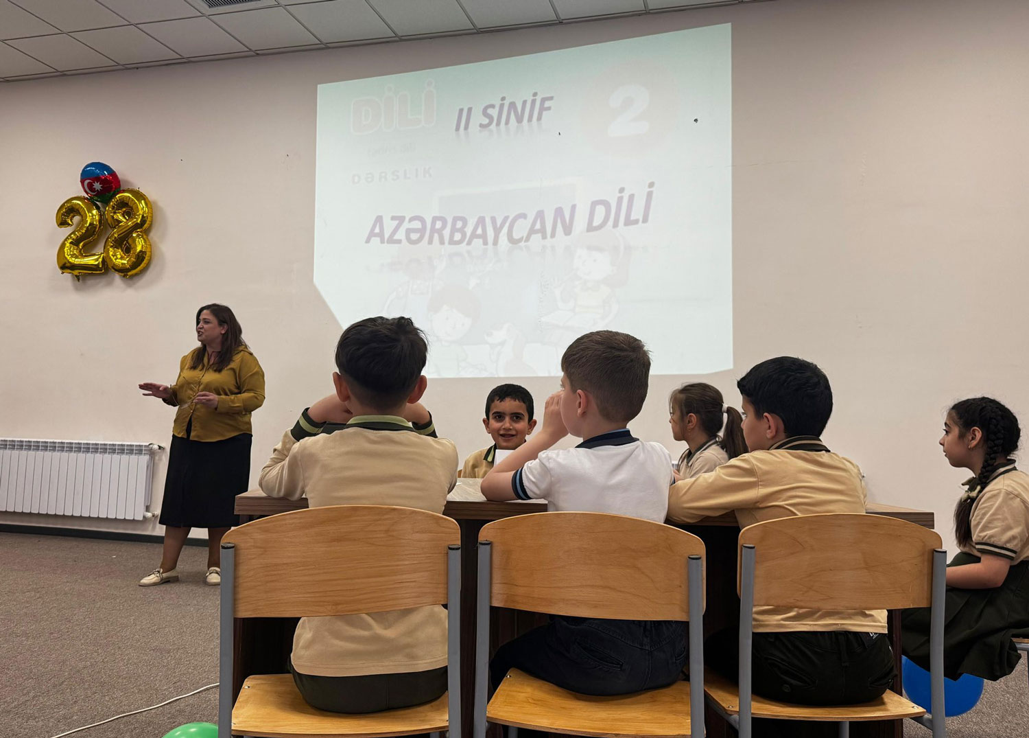 Təhsil müəssisələrində Müstəqillik Günü qeyd olunub