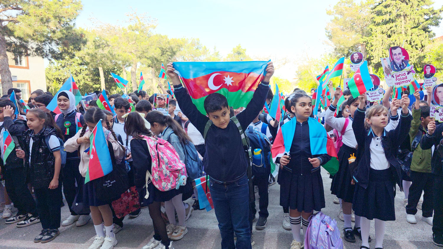 Təhsil müəssisələrində Müstəqillik Günü qeyd olunub