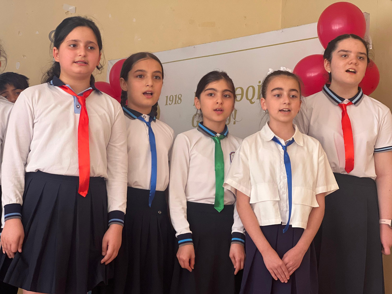 Təhsil müəssisələrində Müstəqillik Günü qeyd olunub